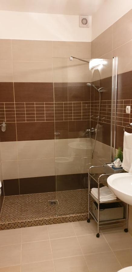 Grand Paradise Apartman 米什科尔茨 外观 照片
