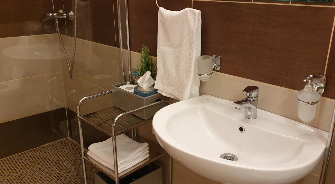 Grand Paradise Apartman 米什科尔茨 外观 照片